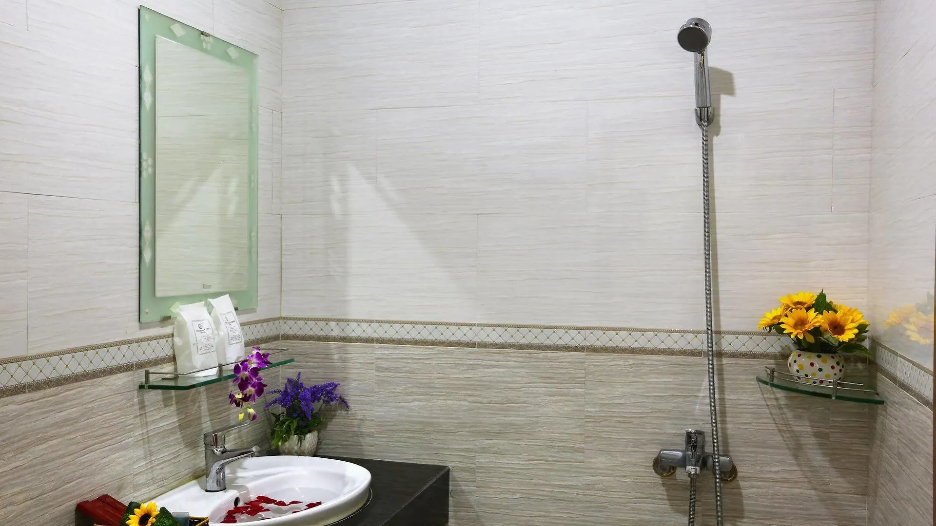 Thanh Hoang Chau Boutique Hotel Vietnam